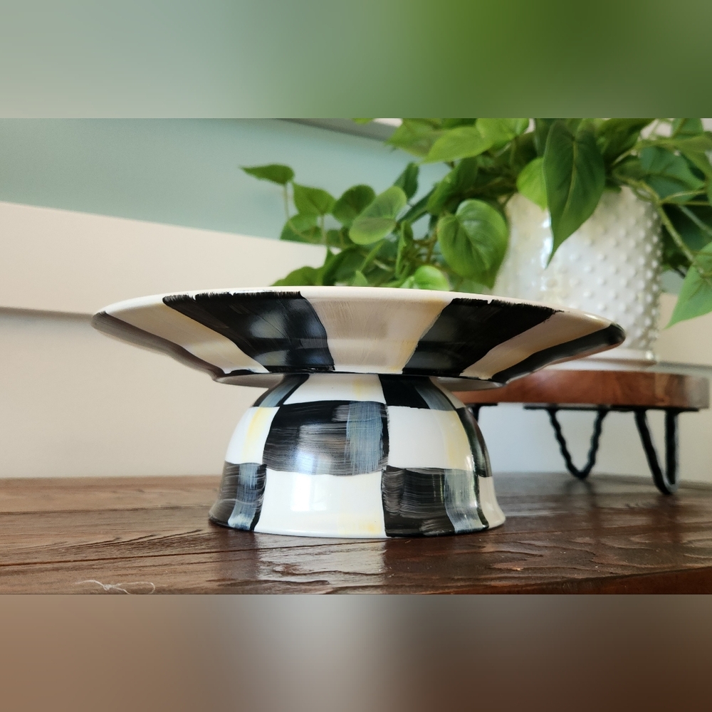 NEW! Black&white checked riser / stand!
